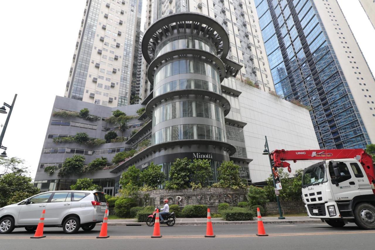 Oasis Regency @ Fort Victoria Bgc Taguig Exterior foto