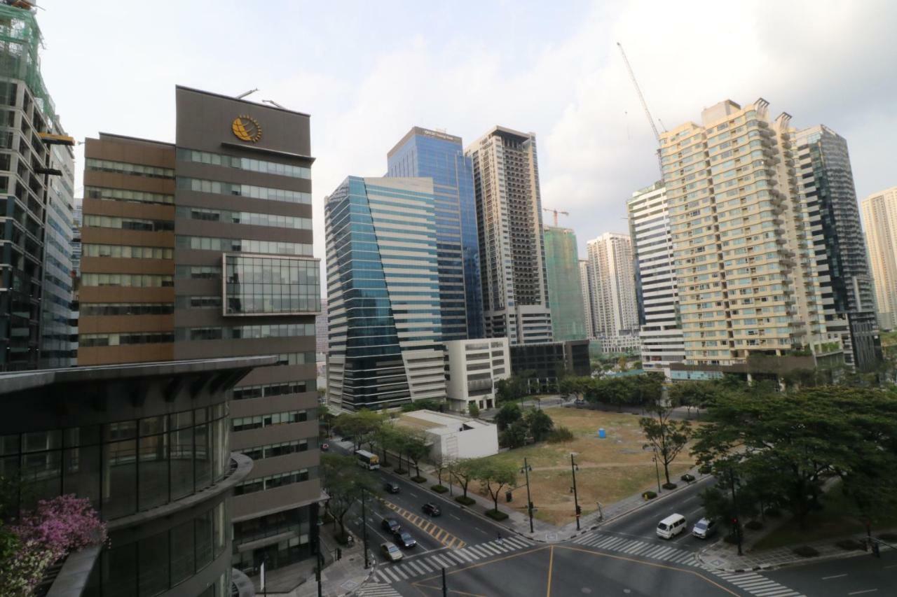 Oasis Regency @ Fort Victoria Bgc Taguig Exterior foto